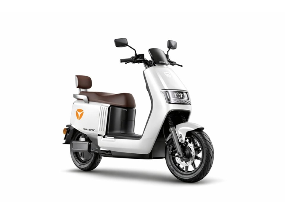 jaszmotor_webshop_yadea_epoc_elektromos_robogo_3200w,_72v,_38ah,_grafen_(Új)_-_feher