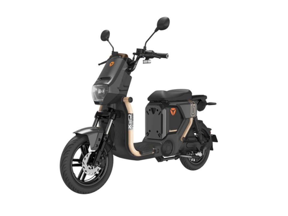 jaszmotor_webshop_yadea_gfx_elektromos_robogo_1200w,_48v,_24ah,_litium_(Új)_-_fekete