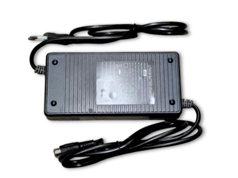 jaszmotor_webshop_batéria_tolto_(lítium-iónová)_48v_1.8a_(okrúhly typ)