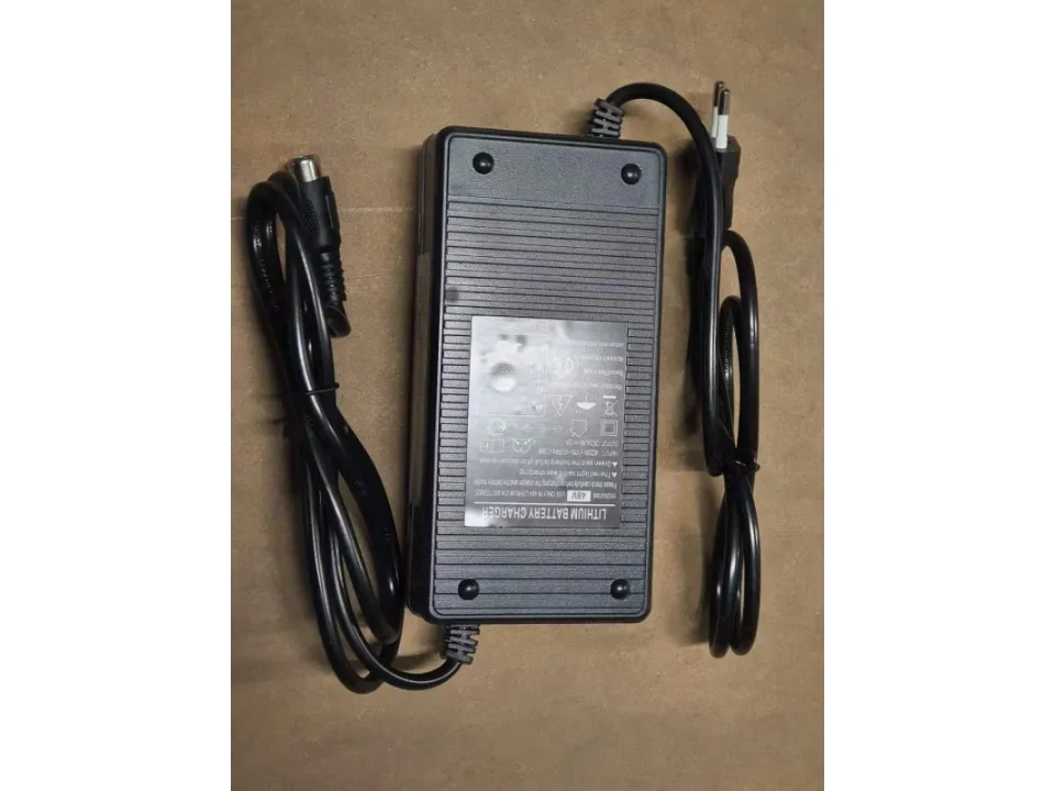 jaszmotor_webshop_akkumulator_tolto_(li-ion)_48v_1.8a_(kerek_tipus)