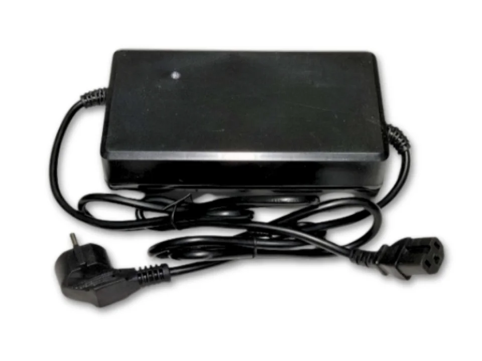 jaszmotor_webshop_grafen_akkumulator_gyorstolto_48v_20a