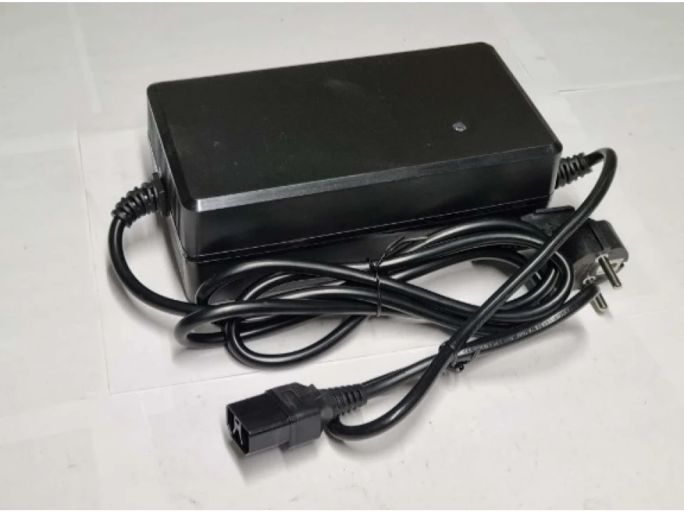 jaszmotor_webshop_grafen_akkumulator_gyorstolto_72v_20a_(10a)