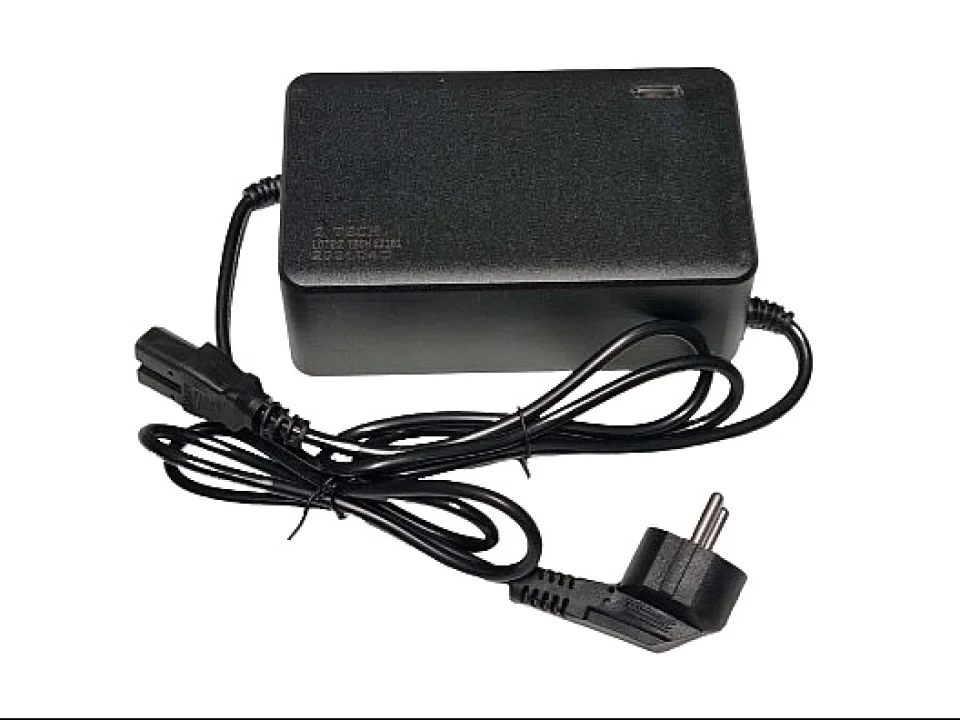 jaszmotor_webshop_akkumulator_tolto_z-tech_48v,_1,8a,_lapos_csatlakozos