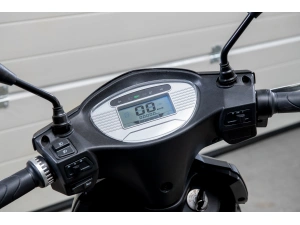 jaszmotor_webshop_z-tech_zt-27_warrior_elektromos_robogo_(900w,_48v,_12ah,_Ólomsavas) galéria