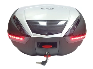 jaszmotor_webshop_univerzalis,_motorra_szerelheto_hatso_doboz_feklampaval_(fekete_-_ezust) galéria