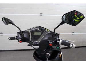 jaszmotor_webshop_barton_energy_2.0_elektromos_robogo_(Új)_-_feher-sarga galéria