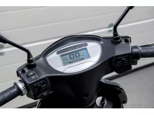 jaszmotor_webshop_z-tech_zt-27-b_warrior_elektromos_robogo_(900w,_48v,_20ah,_grafen) galéria