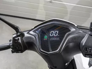 jaszmotor_webshop_z-tech_zt-52b_elektromos_robogo_(1870w,_60v,_20ah,_Ólomsavas) galéria