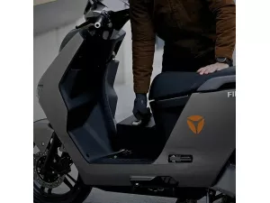 jaszmotor_webshop_yadea_fierider_elektromos_robogo_11kw,_72v,_2x27ah,_litium_(Új)_-_szurke galéria