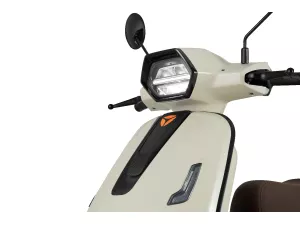 jaszmotor_webshop_yadea_owin_elektromos_robogo_2700w,_72v,_25ah,_grafen_(Új)_-_acelkek galéria