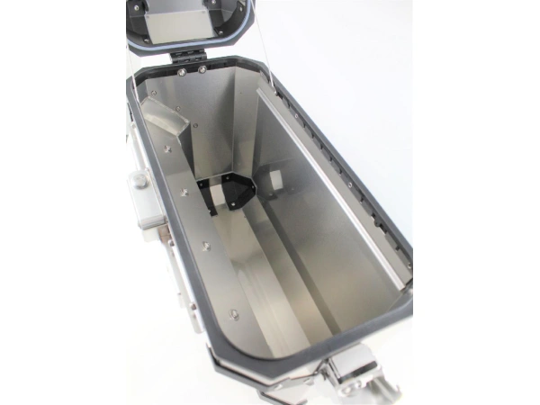 jaszmotor_webshop_doboz_szett,_3_reszes_benelli_502x_(aluminium)_-_126l_-_power_force galéria