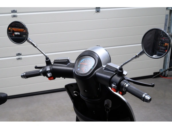 jaszmotor_webshop_barton_tres_elektromos_haromkereku_robogo_(Új)_-_ezust galéria