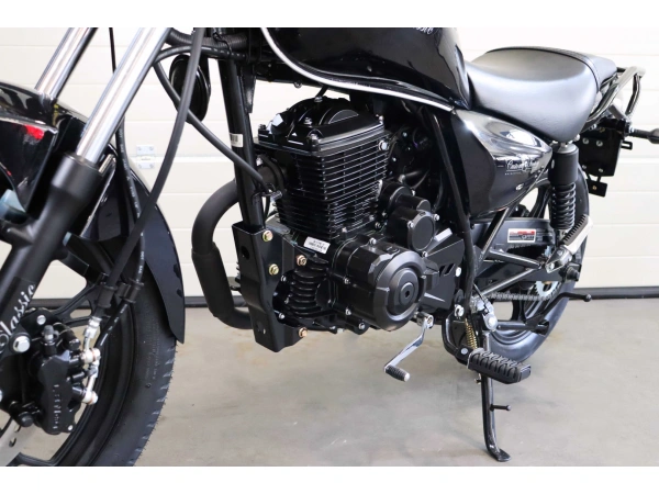 jaszmotor_webshop_barton_classic_125_4t__motorkerekpar_(Új)_-_fekete galéria