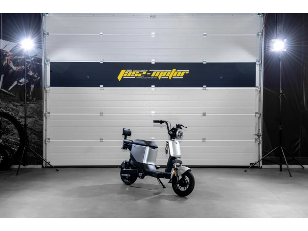 jaszmotor_webshop_z-tech_zt-05-a_u3_elektromos_robogo_(350w,_48v,_13ah,_Ólomsavas) galéria