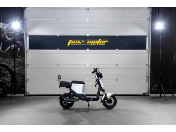 jaszmotor_webshop_z-tech_zt-05-a_u3_elektromos_robogo_(350w,_48v,_13ah,_Ólomsavas) galéria