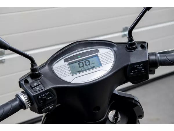 jaszmotor_webshop_z-tech_zt-27_warrior_elektromos_robogo_(900w,_48v,_12ah,_Ólomsavas) galéria