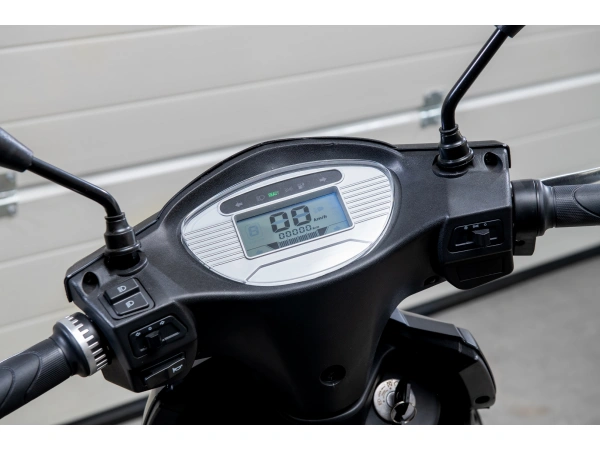 jaszmotor_webshop_z-tech_zt-27-c_warrior_elektromos_robogo_(900w,_48v,_20ah,_Ólomsavas) galéria