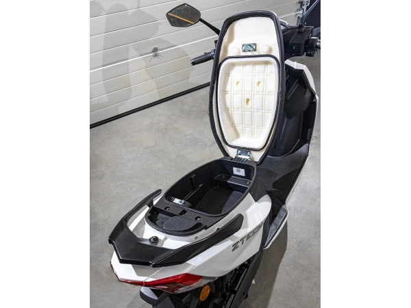 jaszmotor_webshop_z-tech_zt-52b_elektromos_robogo_(1870w,_60v,_20ah,_Ólomsavas) galéria