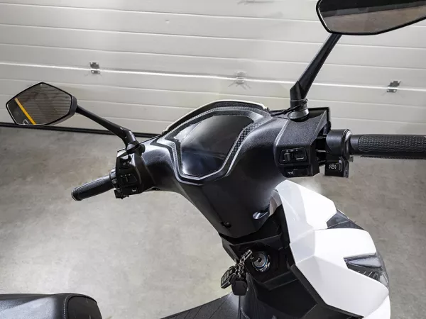 jaszmotor_webshop_z-tech_zt-52b_elektromos_robogo_(1870w,_60v,_20ah,_Ólomsavas) galéria