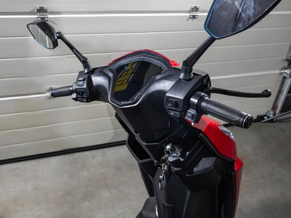 jaszmotor_webshop_z-tech_zt-52b_elektromos_robogo_(1870w,_60v,_20ah,_Ólomsavas) galéria