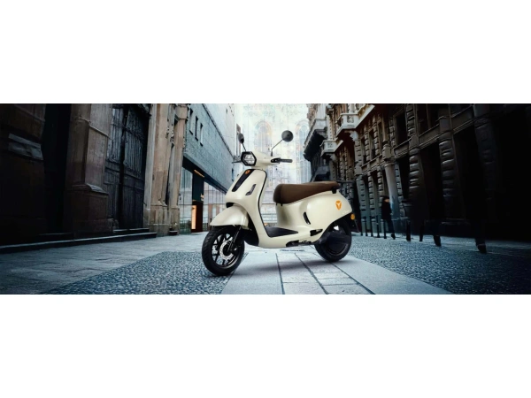 jaszmotor_webshop_yadea_owin_elektromos_robogo_2700w,_72v,_25ah,_grafen_(Új)_-_piros galéria