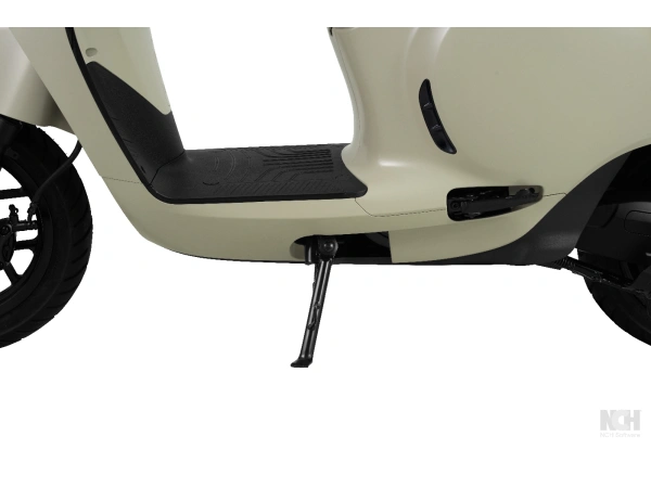jaszmotor_webshop_yadea_owin_elektromos_robogo_2700w,_72v,_25ah,_grafen_(Új)_-_acelkek galéria