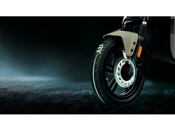jaszmotor_webshop_yadea_gfx_elektromos_robogo_1200w,_48v,_24ah,_litium_(Új)_-_feher galéria