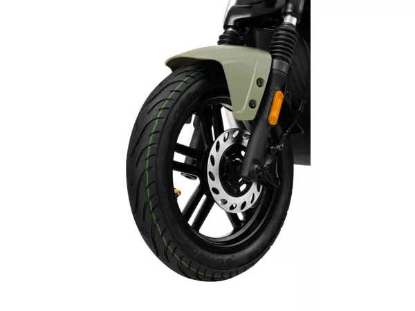 jaszmotor_webshop_yadea_gfx_elektromos_robogo_1200w,_48v,_24ah,_litium_(Új)_-_fekete galéria