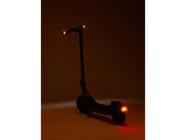 jaszmotor_webshop_yadea_starto_elektromos_roller_750w,_36v,_7,65ah,_litium_(Új)_-_feher galéria