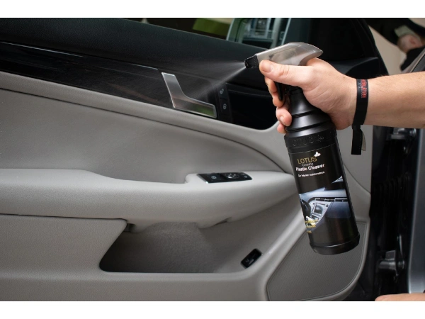 jaszmotor_webshop_lotus_plastic_cleaner_(muanyag_tisztito)-600ml galéria
