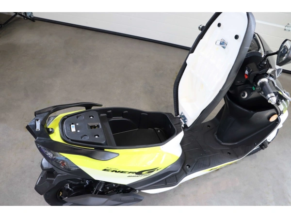 jaszmotor_webshop_barton_energy_2.0_elektromos_robogo_(Új)_-_feher-sarga galéria