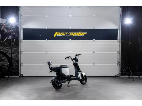 jaszmotor_webshop_z-tech_zt-05-a_u3_elektromos_robogo_(350w,_48v,_13ah,_Ólomsavas) galéria