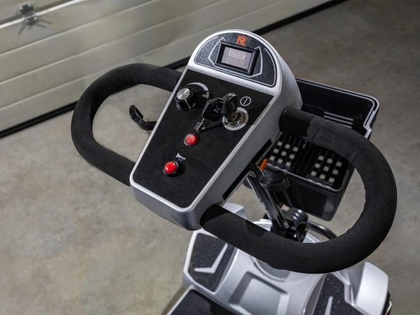 jaszmotor_webshop_z-tech_zt-65_mozgas_segito_elektromos_kiskocsi_(250w,_24v,_12ah,_Ólomsavas) galéria