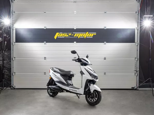 jaszmotor_webshop_z-tech_zt-52b_elektromos_robogo_(1870w,_60v,_20ah,_Ólomsavas) galéria