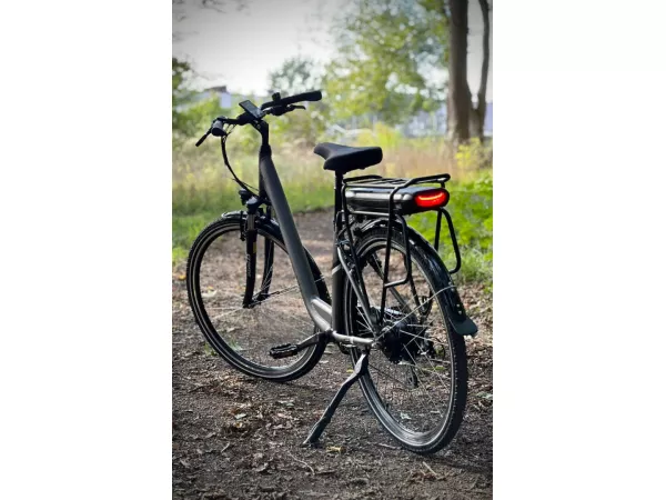 jaszmotor_webshop_barton_e-city_elektromos_kerekpar_28"-os_kerekkel_-_(250w,_36v,_14.5ah,_li-ion) galéria