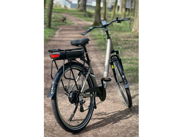 jaszmotor_webshop_barton_e-city_elektromos_kerekpar_28"-os_kerekkel_-_(250w,_36v,_14.5ah,_li-ion) galéria