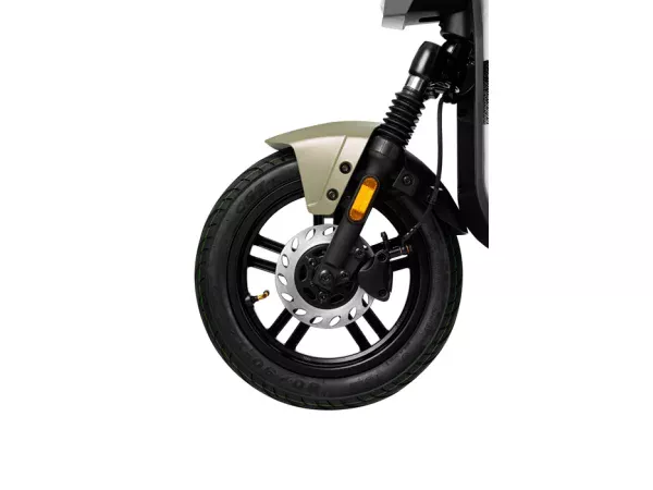 jaszmotor_webshop_yadea_gfx_elektromos_robogo_1200w,_48v,_24ah,_litium_(Új)_-_feher galéria