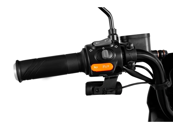 jaszmotor_webshop_yadea_gfx_elektromos_robogo_1200w,_48v,_24ah,_litium_(Új)_-_fekete galéria