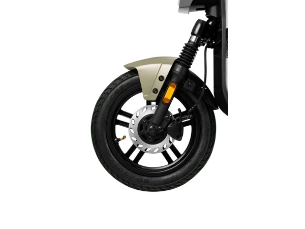 jaszmotor_webshop_yadea_gfx_elektromos_robogo_1200w,_48v,_24ah,_litium_(Új)_-_fekete galéria