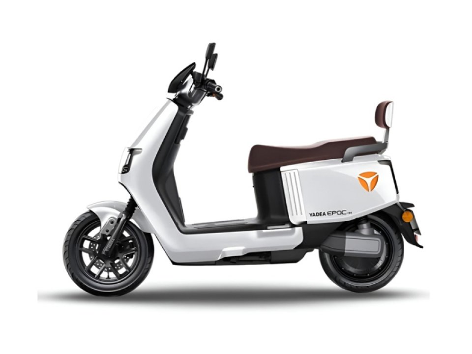 jaszmotor_webshop_yadea_epoc_elektromos_robogo_3200w,_72v,_38ah,_grafen_(Új)_-_feher