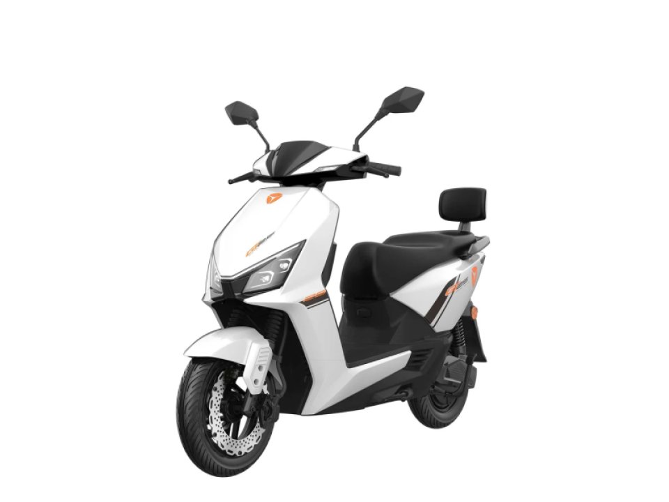 jaszmotor_webshop_yadea_gt-25_elektromos_robogo_2200w,_72v,_23ah,_grafen_(Új)_-_feher
