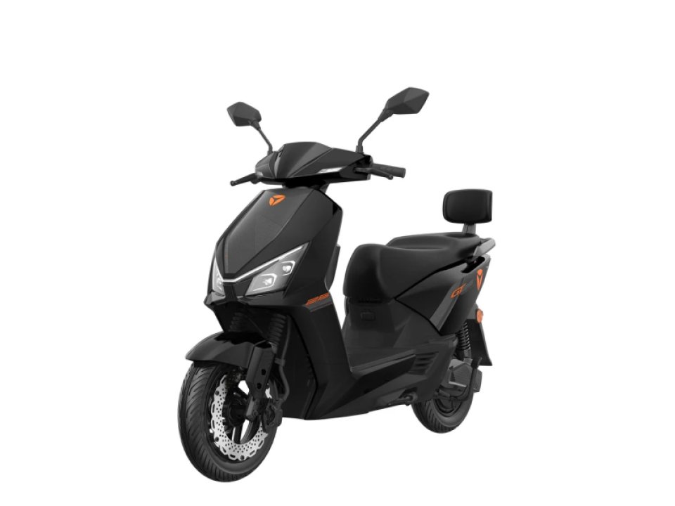 jaszmotor_webshop_yadea_gt-25_elektromos_robogo_2200w,_72v,_23ah,_grafen_(Új)_-_fekete
